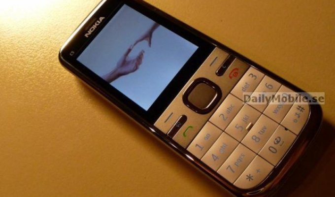 Nokia C5 - живые фото нового смартфона (6 фото)