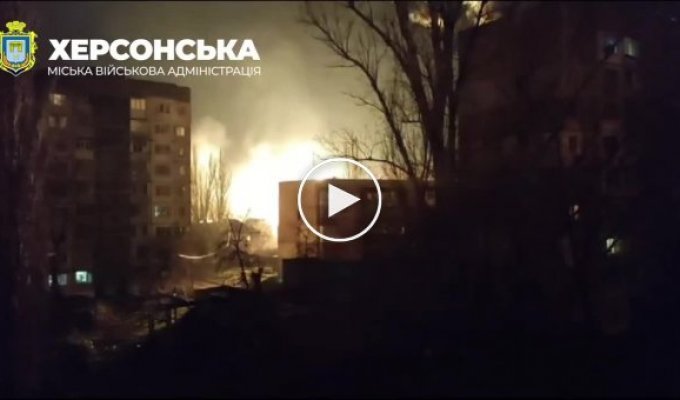 Россияне обстреляли жилые кварталы Херсона, возникли пожары