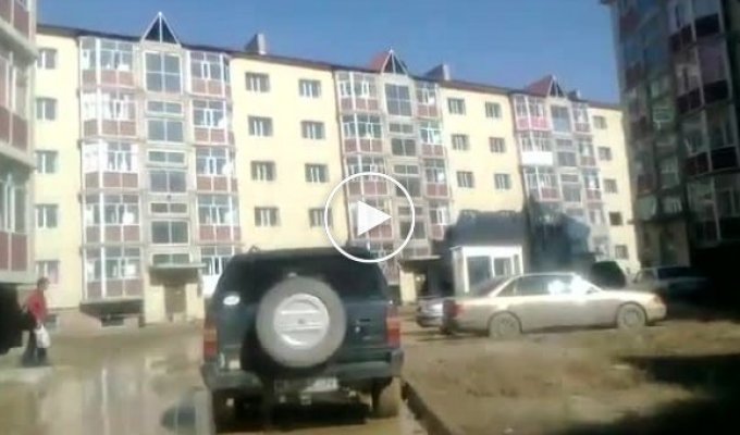 Еще один разрушенный дом в России