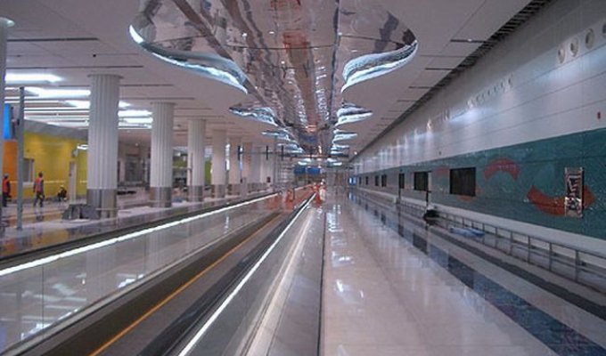 Каким будет метро в Дубаях (10 фото)