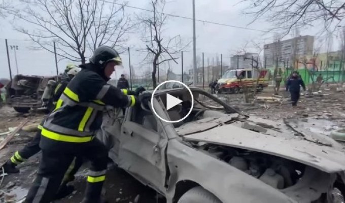 Видео ликвидации последствий вражеских обстрелов жилого дома в Оболонском районе Киева