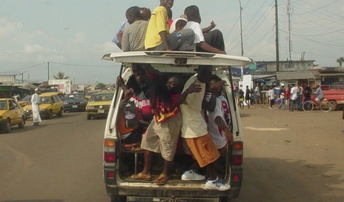 Особенности пользования транспортом в Западной Африке (28 фото)