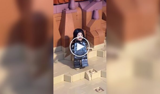Любитель LEGO собрал песчаного червя из «Дюны»