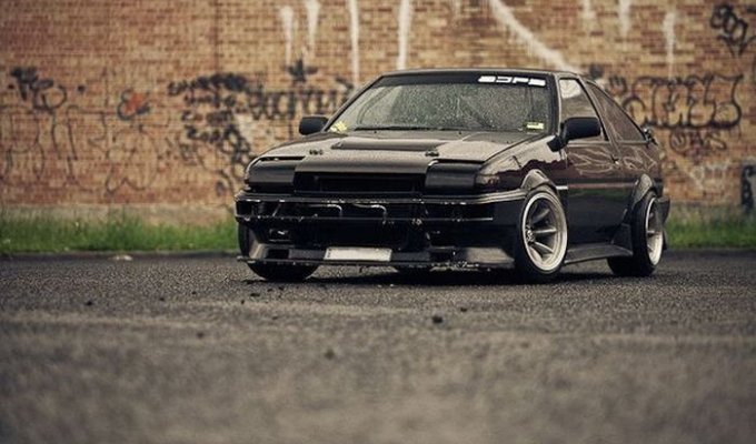 Тoyota Corolla AE86 (“Хачироку”) с мотором от Nissan Silvia S15 (6 фото)