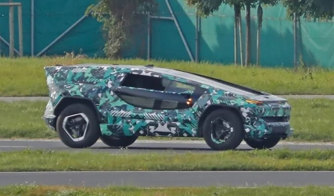 Прототип электромобиля из Саудовской Аравии попал на фото (7 фото)