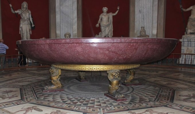 Porphyry bowl - the largest surviving bowl of antiquity (3 photos)