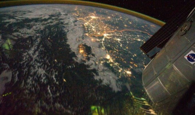 Границу между Индией и Пакистаном видно даже из космоса (3 фото)