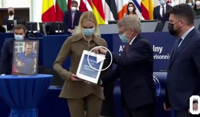 Даша Навальная получила премию Европарламента имени академика Андрея Сахарова вместо отца