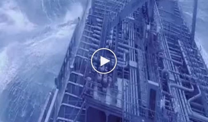Що бачить капітан морського судна під час шторму