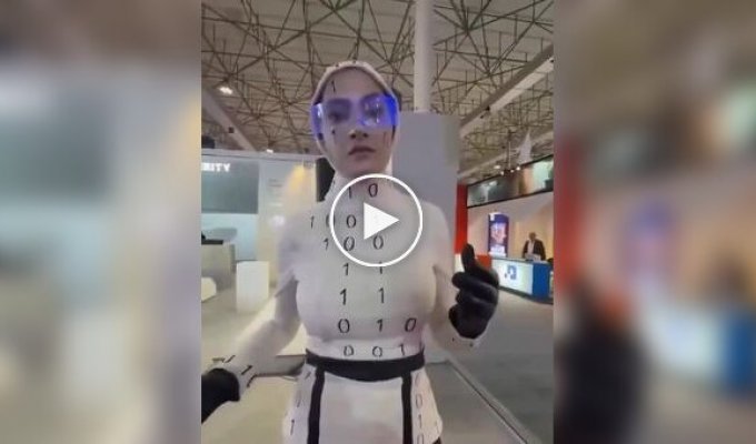 Роботы, представленные на выставке технологий в Иране, оказались людьми