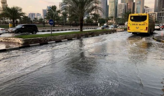 How Dubai creates artificial rain (6 photos)