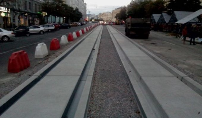 Ошибка во время замены трамвайных путей (2 фото)
