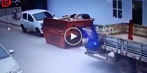 Водитель протянул руку помощи в самом буквальном смысле