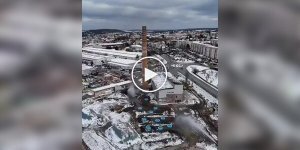 В Германии при сносе трубы включили водяные гейзеры против пыли