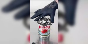 Коллекция винтажных консервных ножей в деле