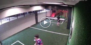 Підліток ледь не загинув від удару струмом — друг врятував його ціною ризику для власного життя