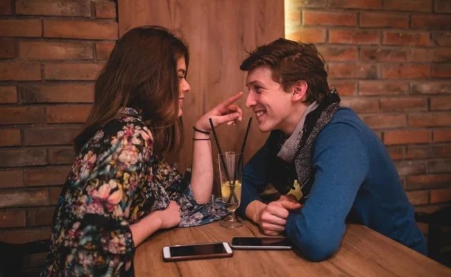 Неосознанное влечение: тайные сигналы, которые свидетельствуют о том, что в вас влюблены (6 фото)
