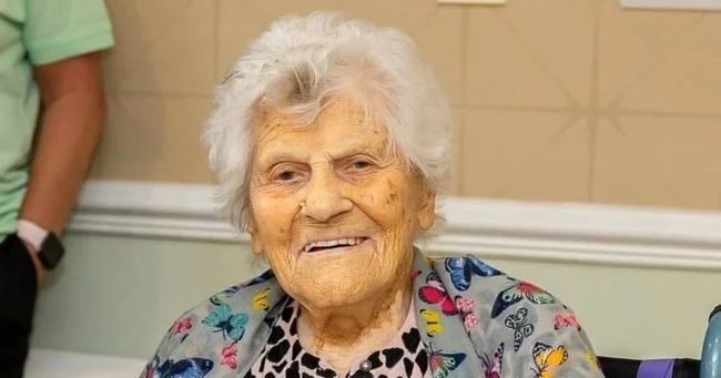 Британка, признанная старейшей из ныне живущих людей, отметила 116-й день рождения (4 фото)