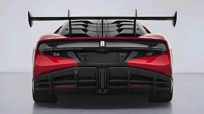 Глава Bugatti-Rimac не верит в 3000 сил китайского гиперкара BYD Yangwang U9 (1 фото)