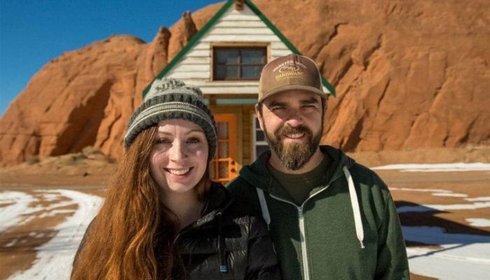 Пара путешествует по США в собственноручно построенном доме не колесах (21 фото)