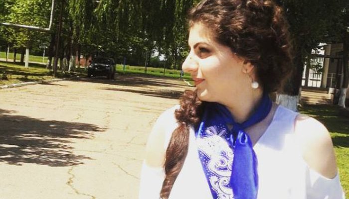 Выпускница из Адыгеи сдала медаль после обвинений одноклассницы, а её мать уволили из Минобра (2 фото)