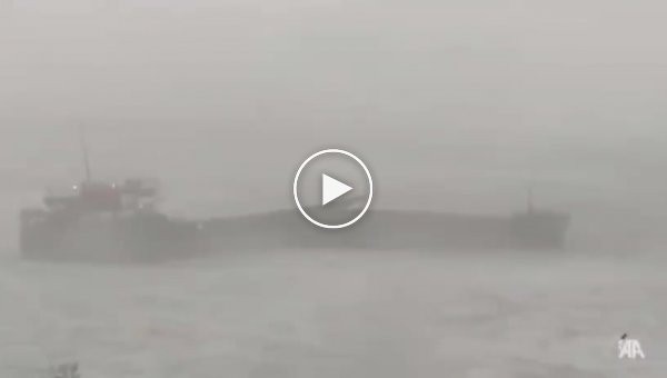 Шторм разломал сухогруз Pallada на две части у берегов Турции