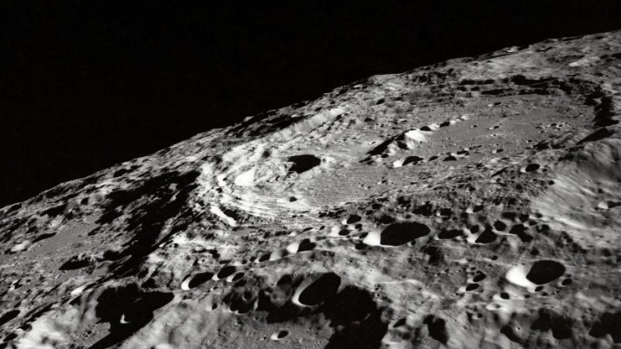 Indian apparatus discovered useful resources on the surface of the moon (4 photos)