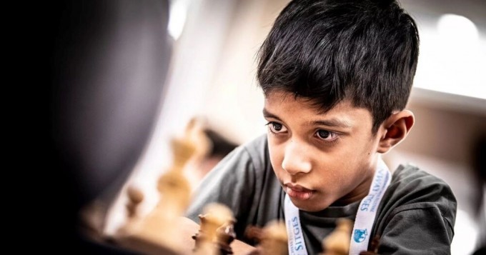 Eight-year-old chess player sets a new world record (4 photos)
