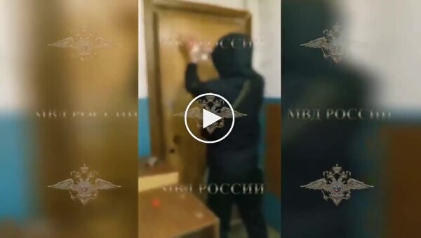 В России подростки за деньги поджигали двери квартир