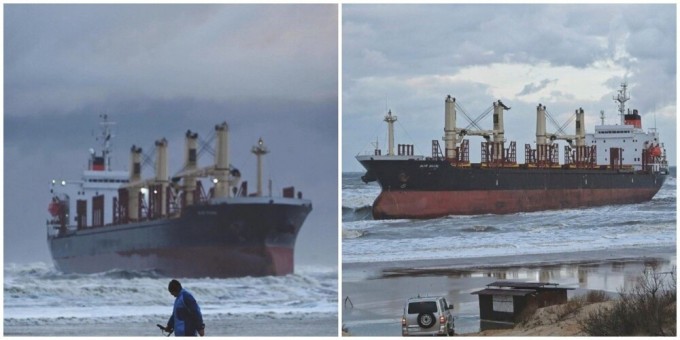In Anapa, the cargo ship "Blue Shark" with 2.8 thousand tons of barley washed ashore (4 photos + 3 videos)