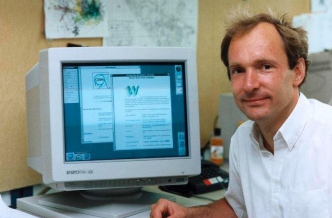 What was the very first website in the world (1 photo)