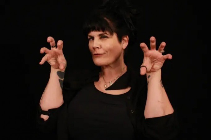 Cyborg aunt. What's wrong? (7 photos)