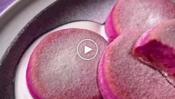 Pink cheesecakes